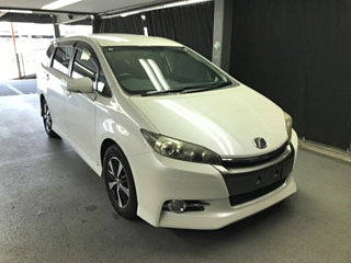 TOYOTA WISH 2013