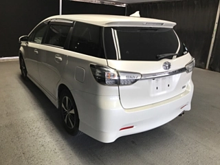 TOYOTA WISH 2013