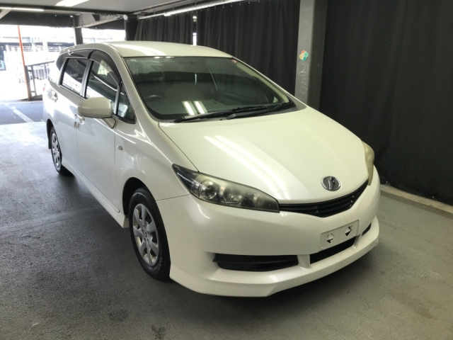 TOYOTA WISH 2010