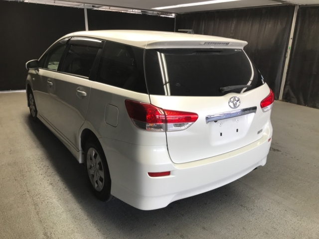 TOYOTA WISH 2010