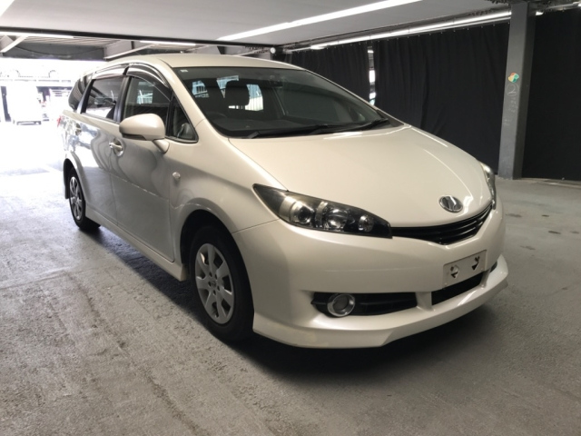 TOYOTA WISH 2011
