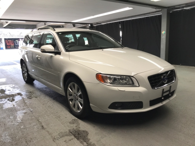 VOLVO V70 2010