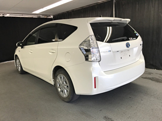 TOYOTA PRIUS ALPHA 2013