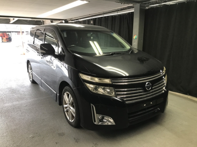 NISSAN ELGRAND 2010