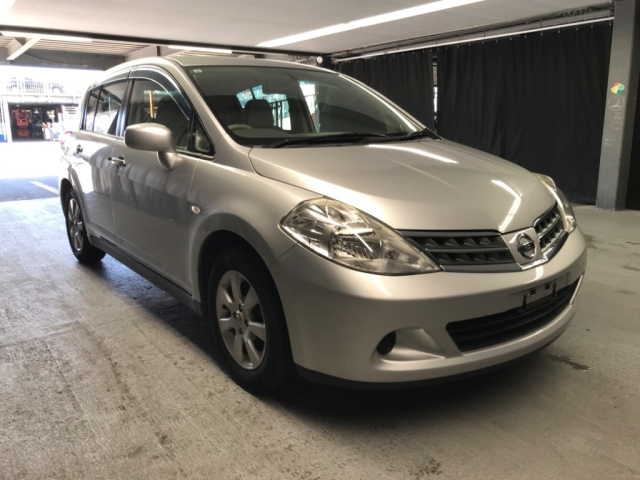 NISSAN TIIDA 2011