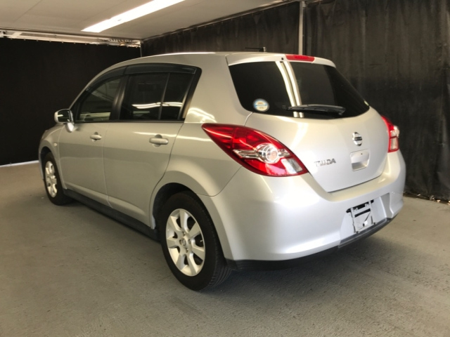 NISSAN TIIDA 2011