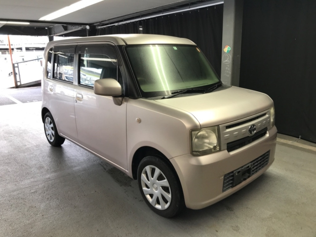 TOYOTA PIXIS SPACE 2012