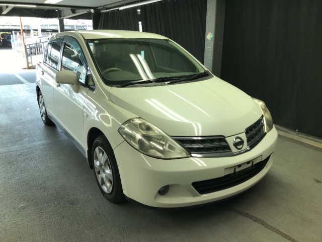 NISSAN TIIDA 2010