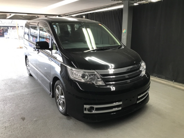 NISSAN SERENA 2010