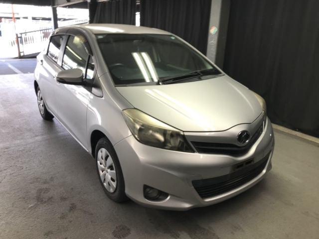 TOYOTA VITZ 2012