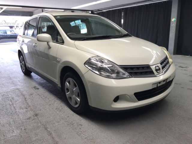 NISSAN TIIDA 2010