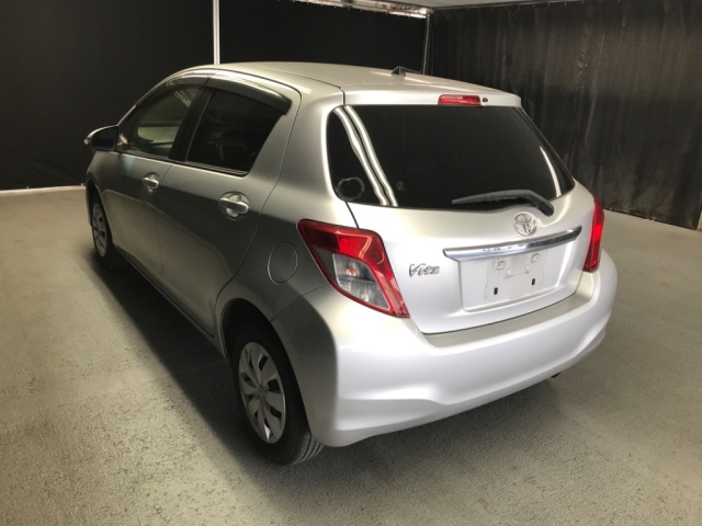 TOYOTA VITZ 2012