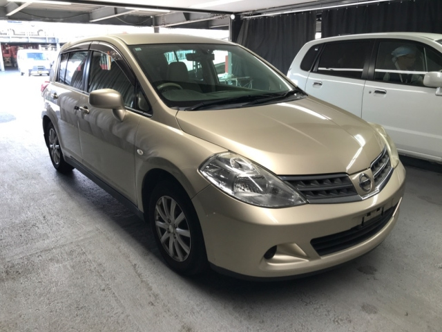 NISSAN TIIDA 2010