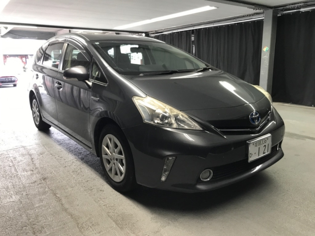 TOYOTA PRIUS ALPHA 2011