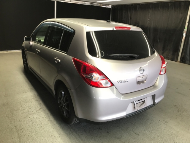NISSAN TIIDA 2010