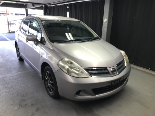 NISSAN TIIDA 2010