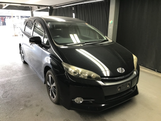 TOYOTA WISH 2013