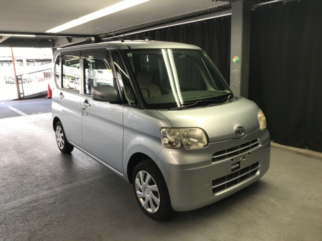 DAIHATSU TANTO 2011