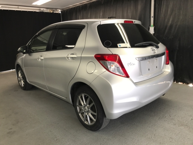TOYOTA VITZ 2013