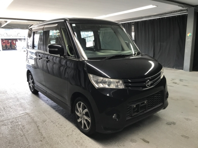 NISSAN ROOX 2013