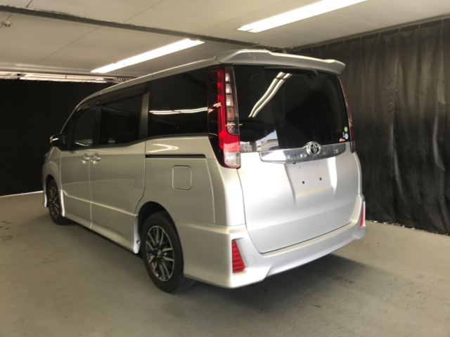 TOYOTA NOAH 2016