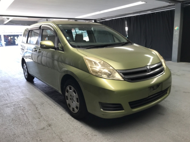 TOYOTA ISIS 2009