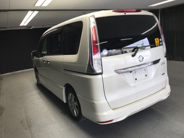 NISSAN SERENA 2011