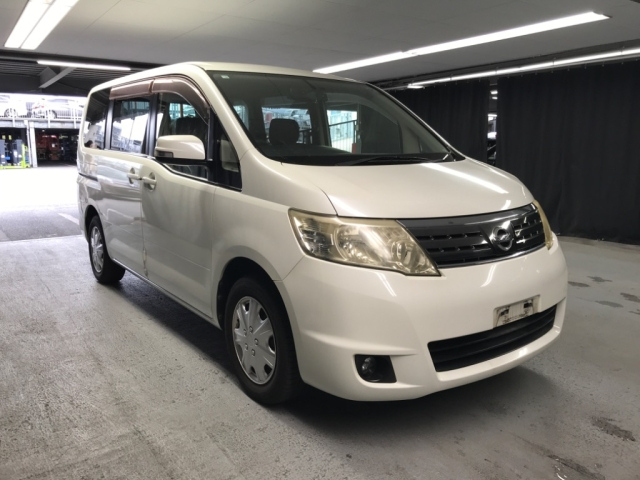 NISSAN SERENA 2010