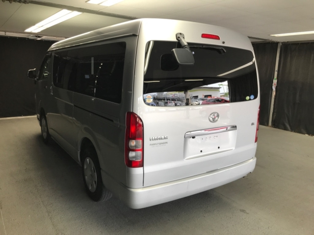 TOYOTA HIACE 2009