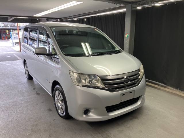 NISSAN SERENA 2013