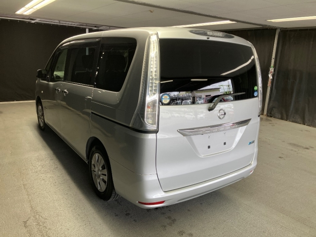 NISSAN SERENA 2013