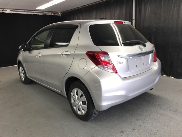 TOYOTA VITZ 2015