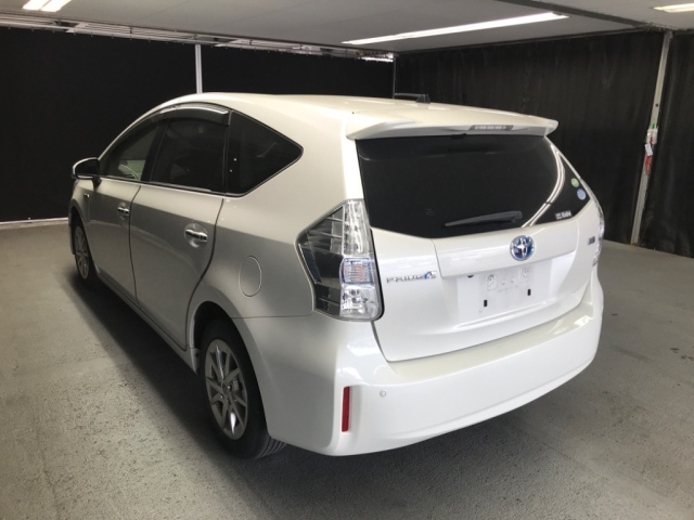 TOYOTA PRIUS ALPHA 2013