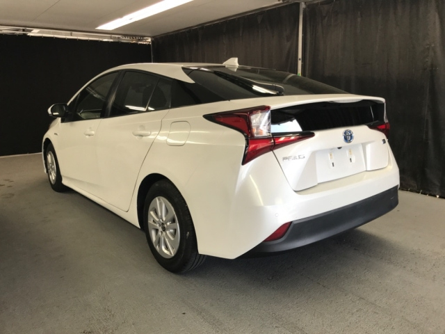 TOYOTA PRIUS 2021