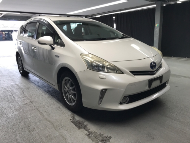TOYOTA PRIUS ALPHA 2012