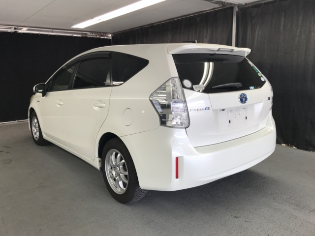 TOYOTA PRIUS ALPHA 2012
