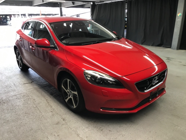 VOLVO V40 2016