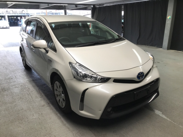 TOYOTA PRIUS ALPHA 2015