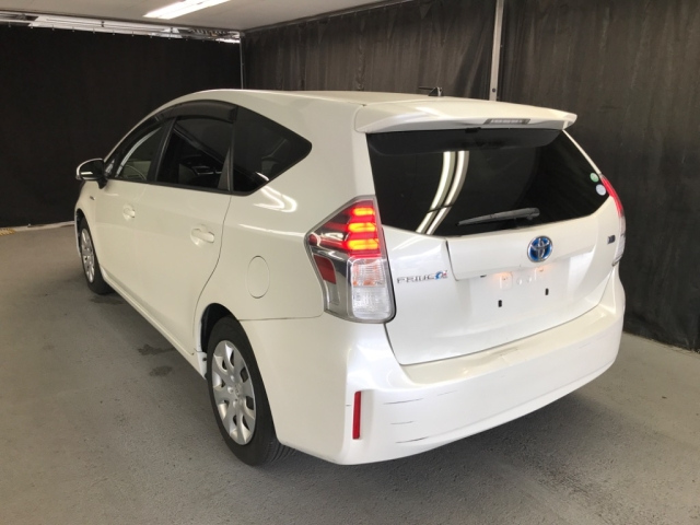 TOYOTA PRIUS ALPHA 2015