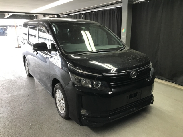 TOYOTA VOXY 2016