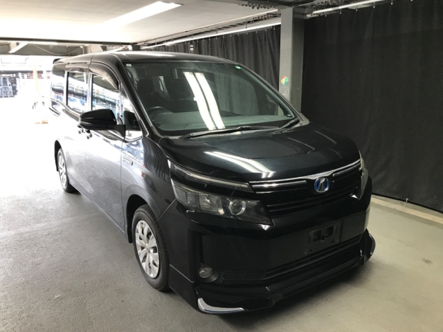 TOYOTA VOXY 2015