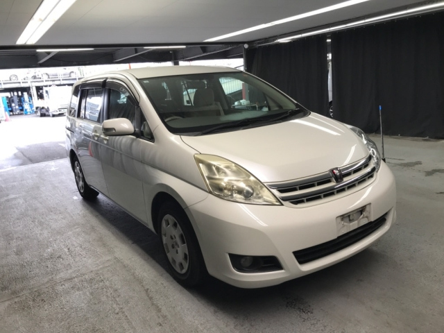 TOYOTA ISIS 2011