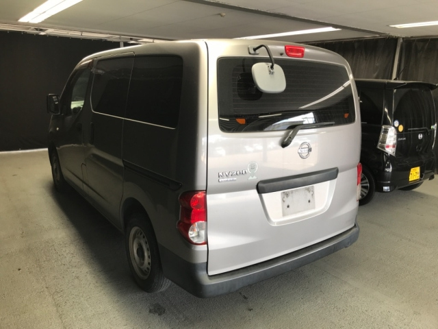 NISSAN NV200 2010
