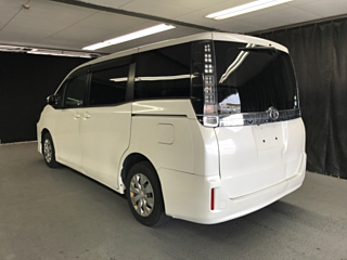 TOYOTA VOXY 2015