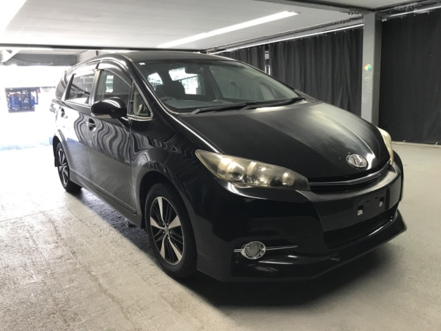 TOYOTA WISH 2013