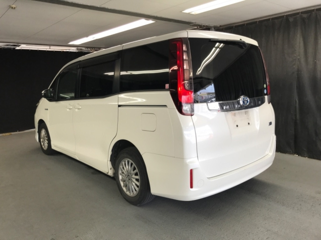 TOYOTA NOAH 2015