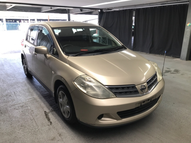 NISSAN TIIDA 2010