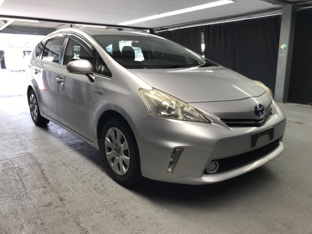 TOYOTA PRIUS ALPHA 2013