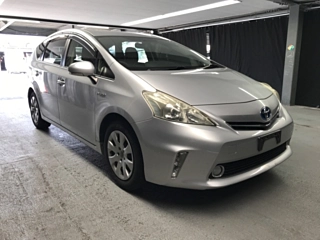 TOYOTA PRIUS ALPHA 2013