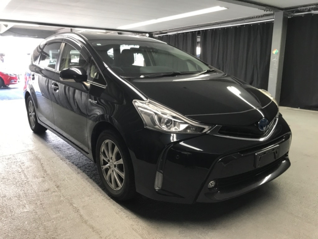TOYOTA PRIUS ALPHA 2015